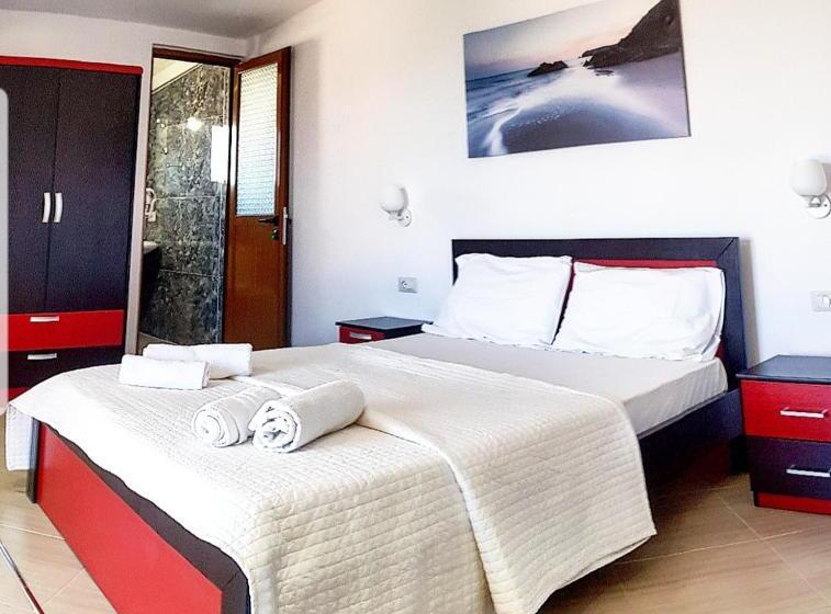 豪华房间, Lula Ksamil