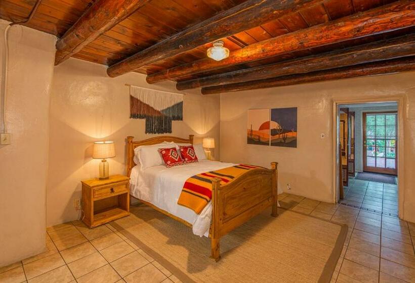 سوئیت 2 خوابه, Cornado Motel Nostalgic Adobe Motel