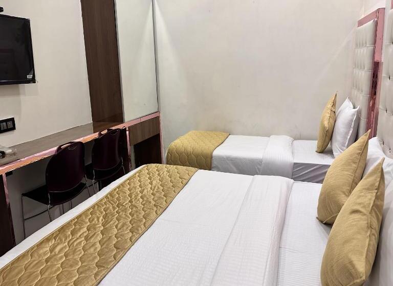 חדר סטנדרט לשלושה, Orchid Inn,mumbai