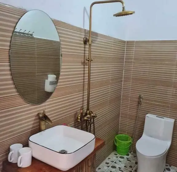 اتاق خانوادگی با چشمانداز باغ, Homestay Khánh đang