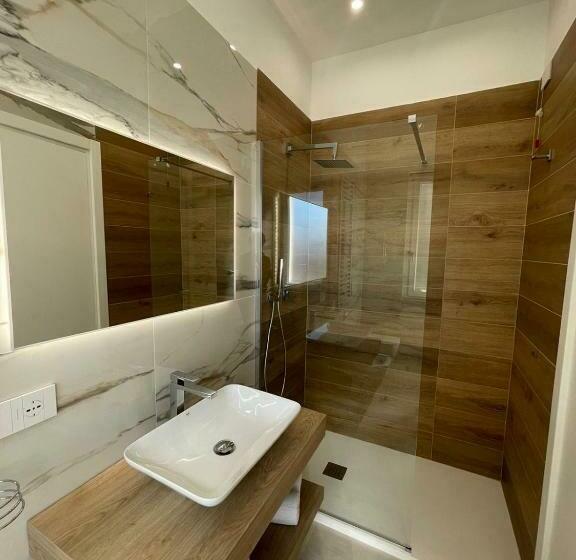 غرفة قياسية, Room Corso 219