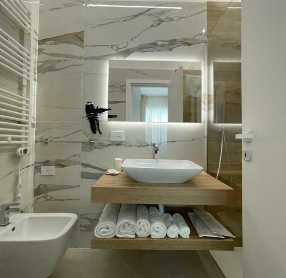 غرفة قياسية, Room Corso 219