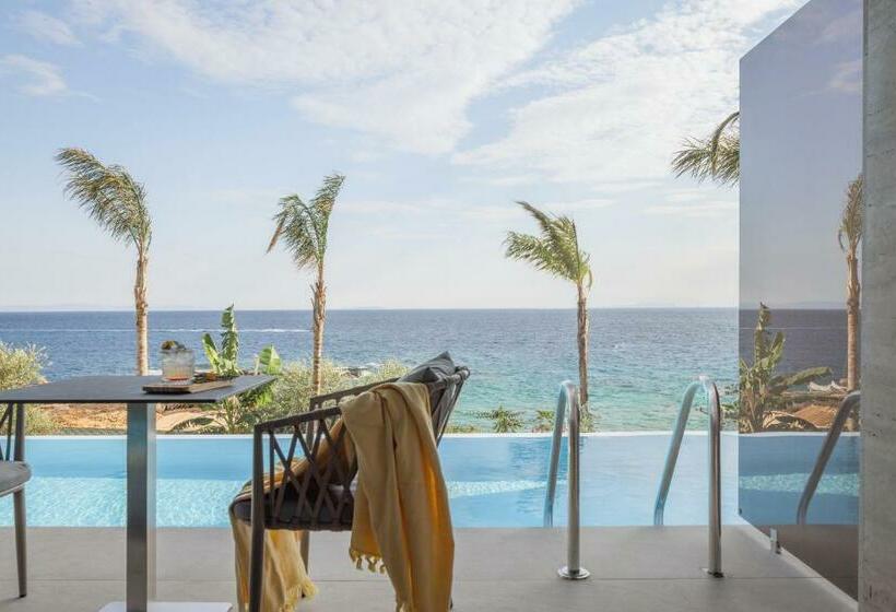 اتاق لوکس با بالکن و چشم‌انداز دریا, Beyond A Luxury Boutique