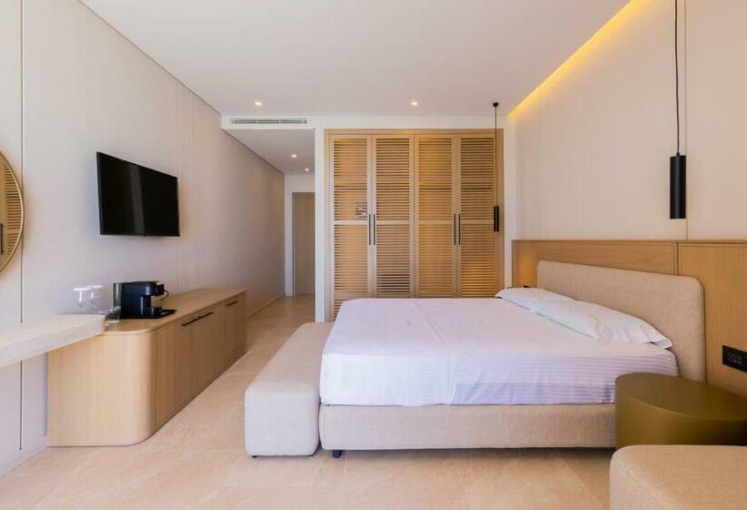 اتاق سه نفره دلوکس با چشم‌انداز دریا, Beyond A Luxury Boutique