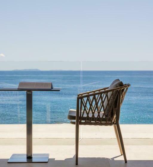 اتاق سه نفره دلوکس با چشم‌انداز دریا, Beyond A Luxury Boutique