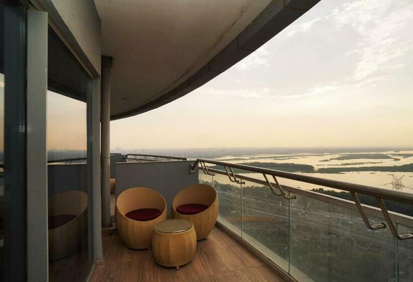 Номер Deluxe Вид на Море с Балконом, Livbox At Supernova