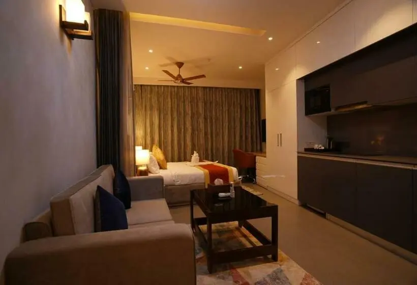 اتاق لوکس با بالکن و چشم‌انداز دریا, Livbox At Supernova