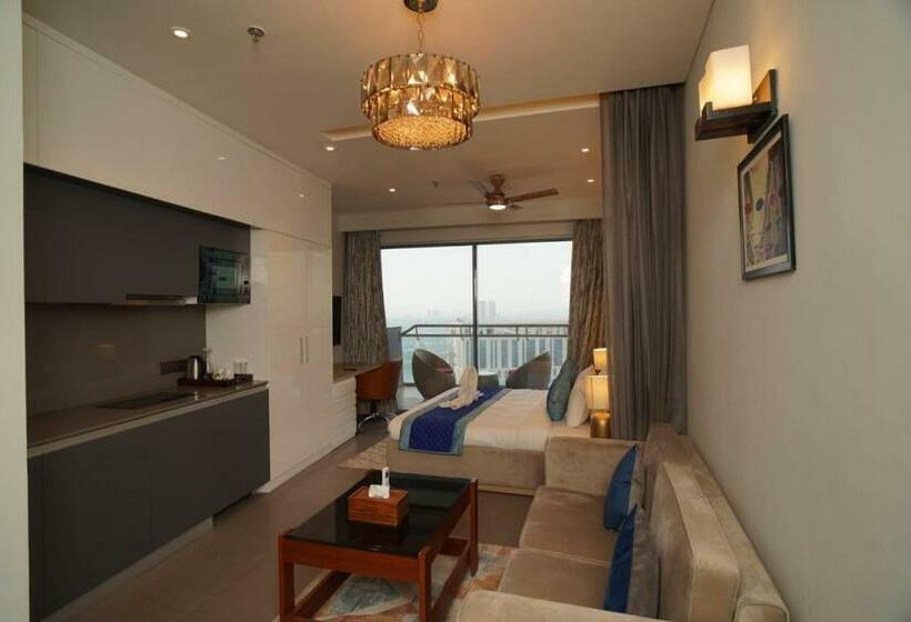 Номер Deluxe Вид на Море с Балконом, Livbox At Supernova