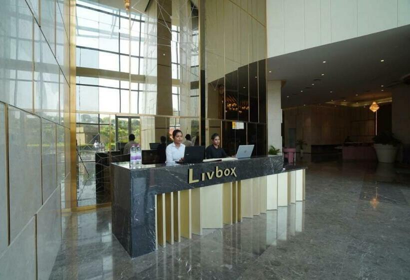 اتاق لوکس با بالکن و چشم‌انداز دریا, Livbox At Supernova