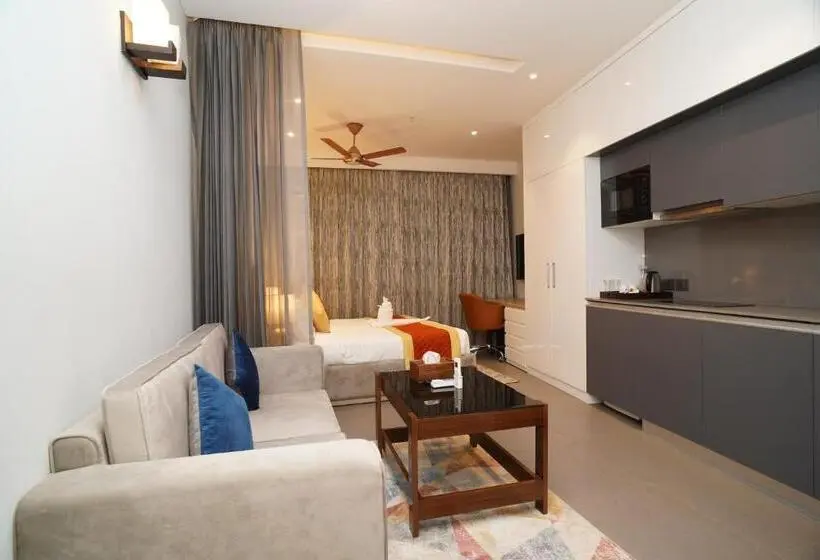 اتاق لوکس با بالکن و چشم‌انداز دریا, Livbox At Supernova