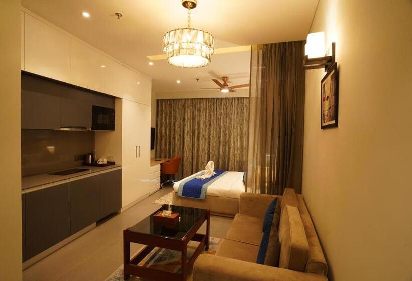 Номер Deluxe Вид на Море с Балконом, Livbox At Supernova