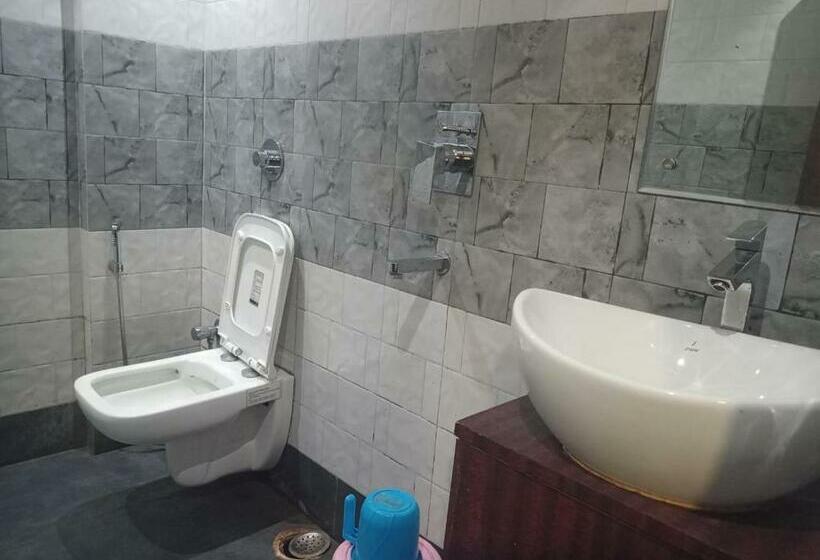 高级三人间, The Brahmaputra