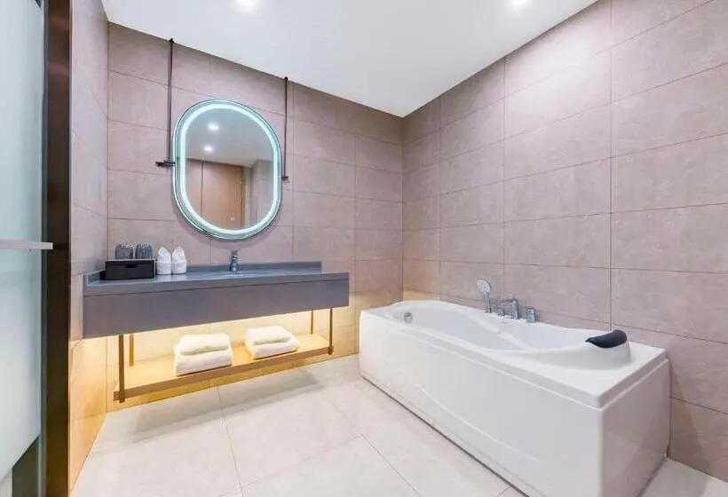 キングサイズベッドのデラックススイート, Novotel Nantong Development Zone