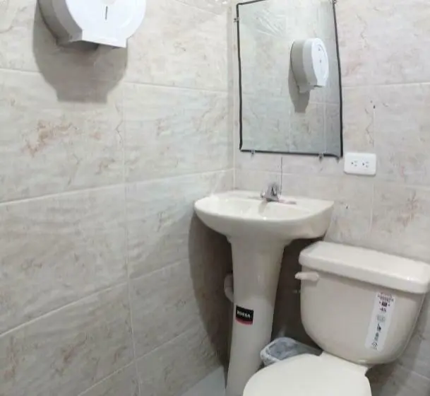 スタンダードルーム, Hostal Quito Nayla