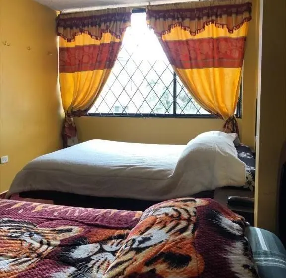 スタンダードルーム, Hostal Quito Nayla