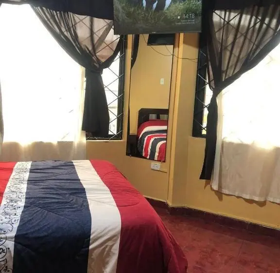 コンフォートトリプルルーム, Hostal Quito Nayla