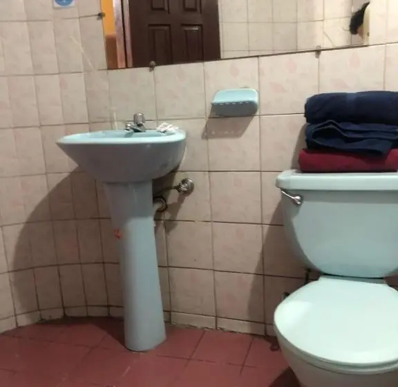 コンフォートトリプルルーム, Hostal Quito Nayla