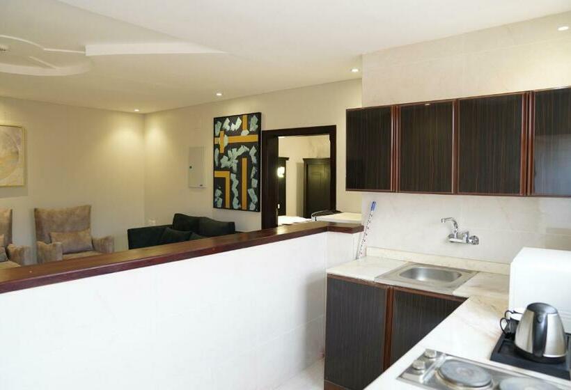 1 Szobás Apartman Terasszal, عنوانك للشقق المخدومة