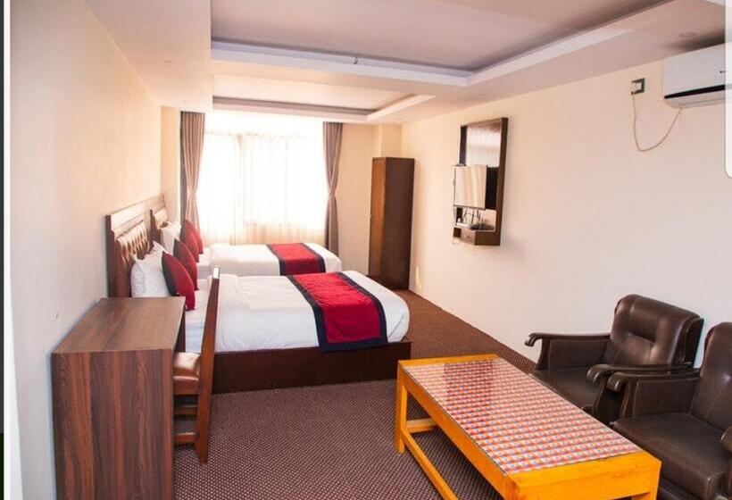 استودیوی لوکس, De Universal