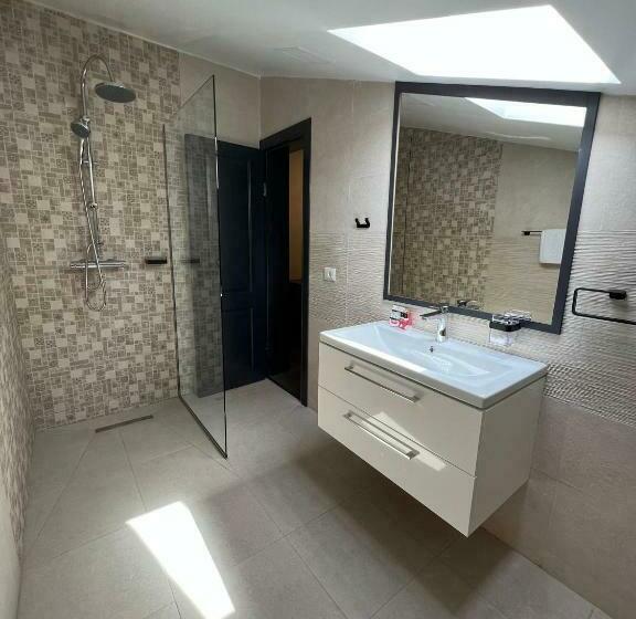 Номер Стандарт Вид на Бассейн, Noblesse Bacău