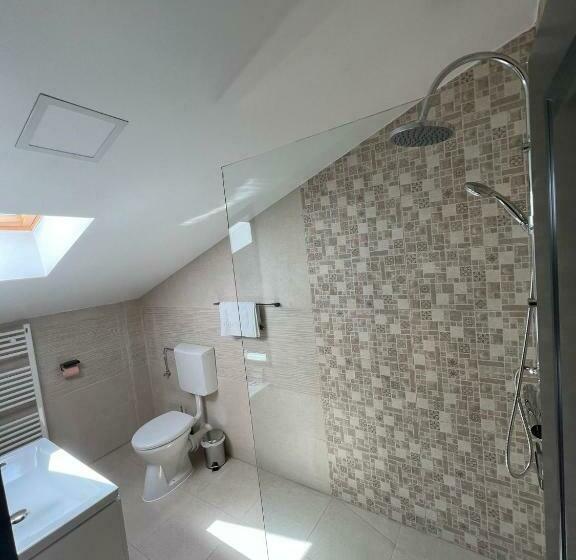 Номер Стандарт Вид на Бассейн, Noblesse Bacău