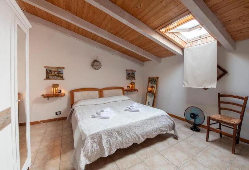غرفة قياسية ثلاثية, 202   Camera Mansardata Tra Le Cinque Terre E Portofino   Residence Cherry House