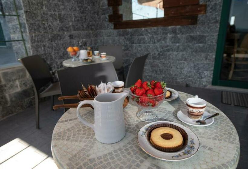 Номер Стандарт Трехместный, 202   Camera Mansardata Tra Le Cinque Terre E Portofino   Residence Cherry House