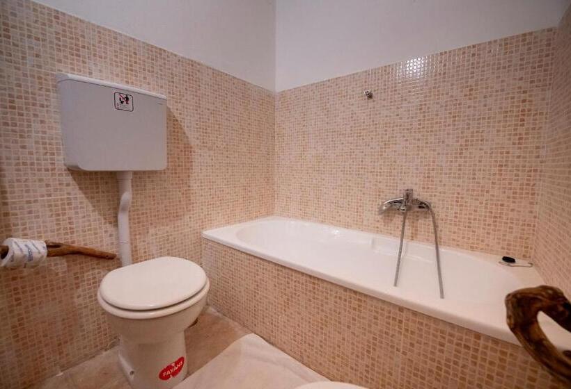 غرفة قياسية ثلاثية, 202   Camera Mansardata Tra Le Cinque Terre E Portofino   Residence Cherry House