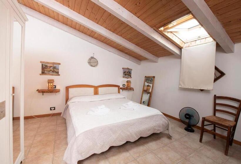 غرفة قياسية ثلاثية, 202   Camera Mansardata Tra Le Cinque Terre E Portofino   Residence Cherry House