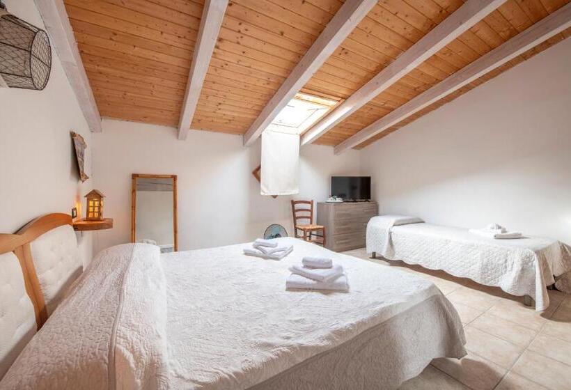 Номер Стандарт Трехместный, 202   Camera Mansardata Tra Le Cinque Terre E Portofino   Residence Cherry House