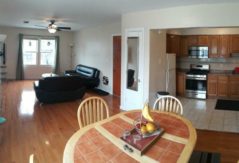 带共用浴室的标准房间, 500 Estates Llc