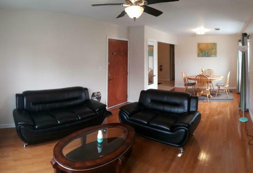 标准间, 500 Estates Llc