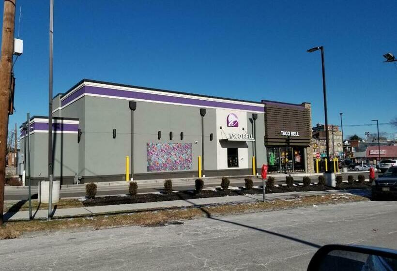 标准间, 500 Estates Llc