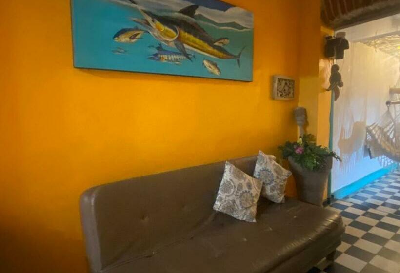 Standard 3 Pers. Værelse, Room In Lodge   Cr 2 Room In Getsemani With Breakfast Wifi And Air Conditioning