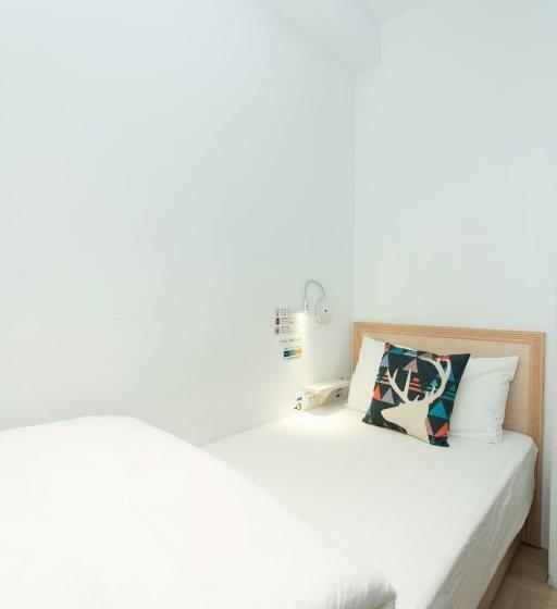 اتاق استاندارد سه تخته با سرویس بهداشتی مشترک, 4plus Hostel