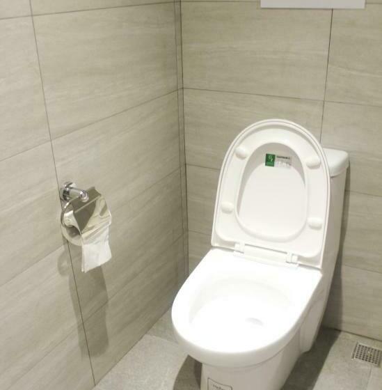 اتاق استاندارد سه تخته با سرویس بهداشتی مشترک, 4plus Hostel