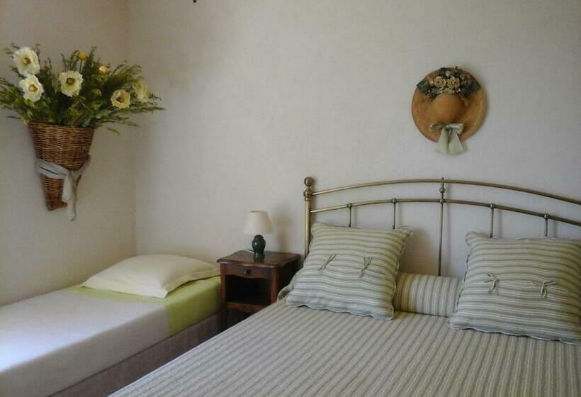 חדר סטנדרט לשלושה עם נוף לגינה, La Maison De Campagne