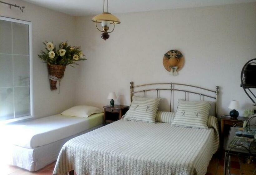 חדר סטנדרט לשלושה עם נוף לגינה, La Maison De Campagne