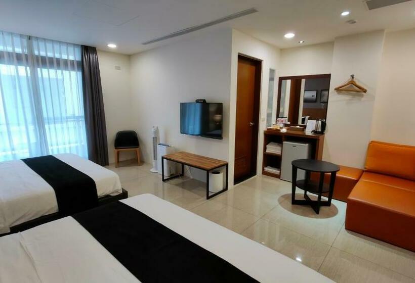 اتاق استاندارد چهارنفره با بالکن, 川岸空中villa