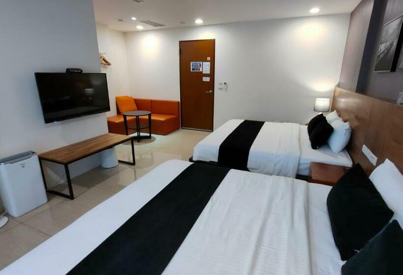 اتاق استاندارد چهارنفره با بالکن, 川岸空中villa