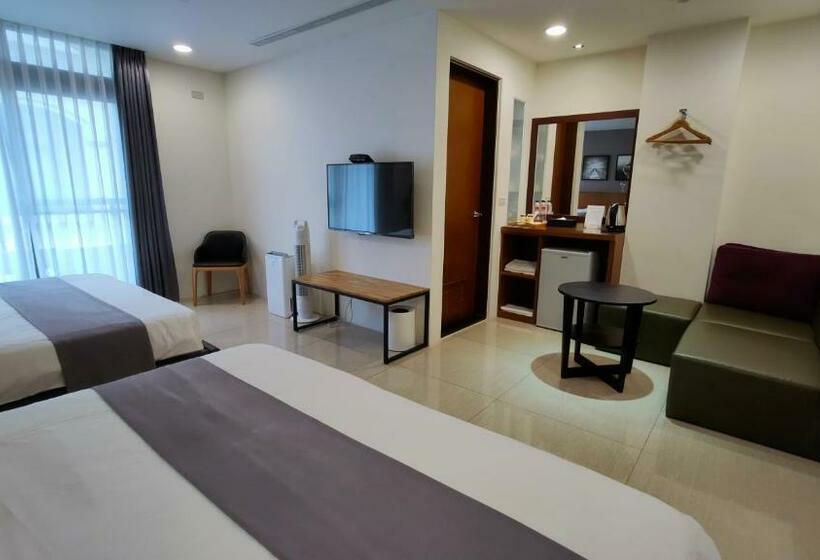 اتاق استاندارد چهارنفره با بالکن, 川岸空中villa