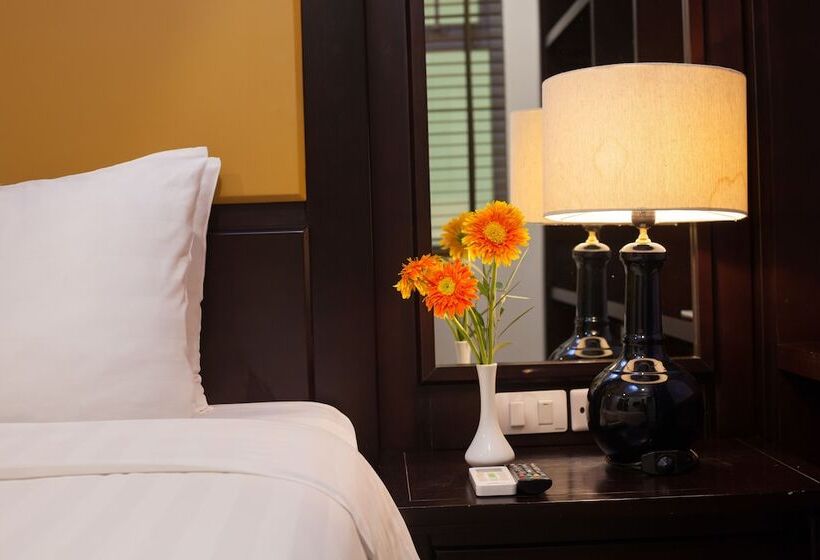 اتاق لوکس با چشم‌انداز باغ, Le Grand Hanoi   The Classic