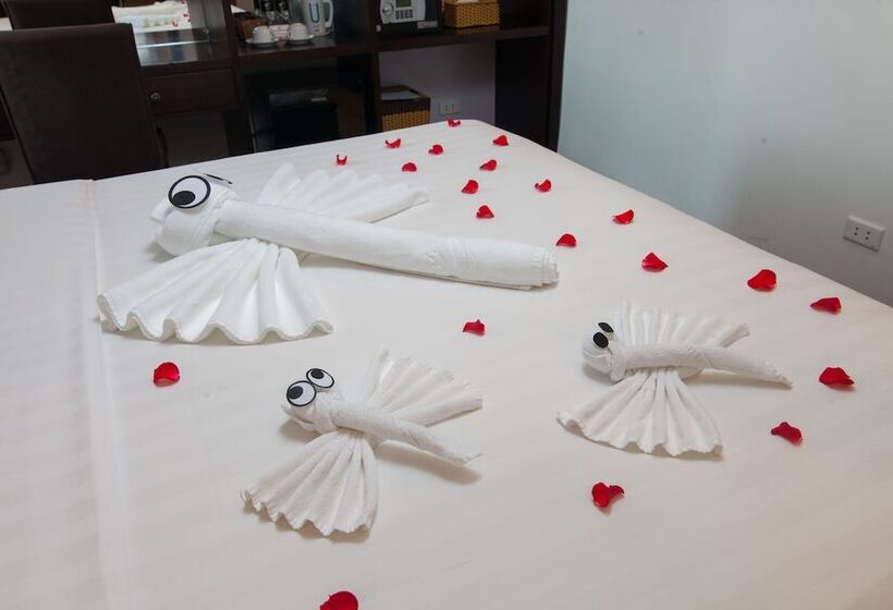 اتاق لوکس با چشم‌انداز باغ, Le Grand Hanoi   The Classic