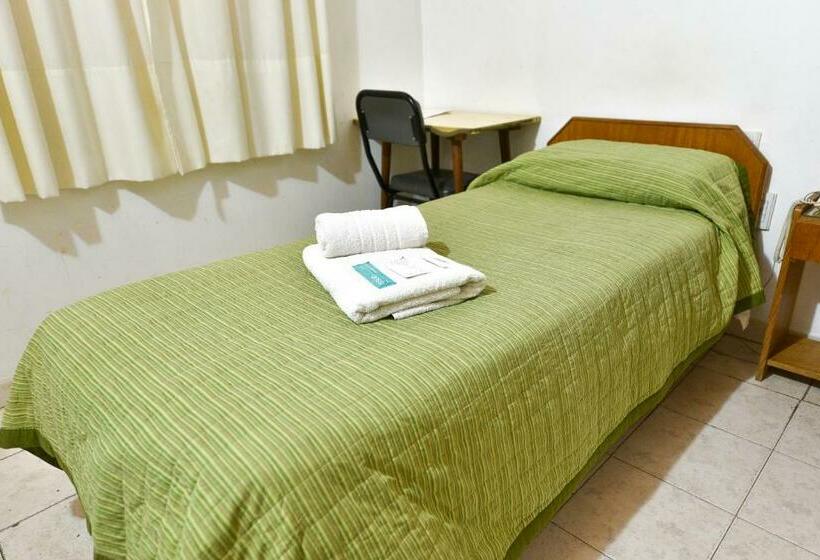 Номер Стандарт Индивидуальный, Simón