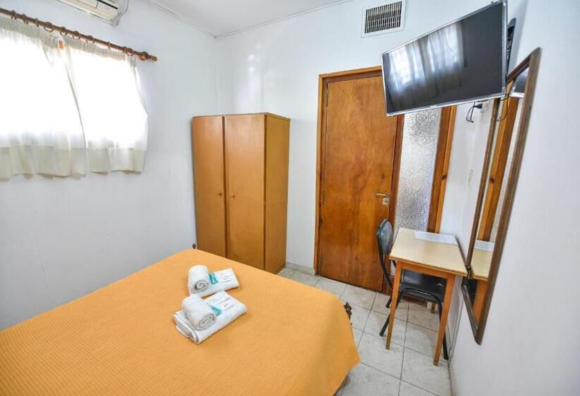 Семейный Номер, Simón