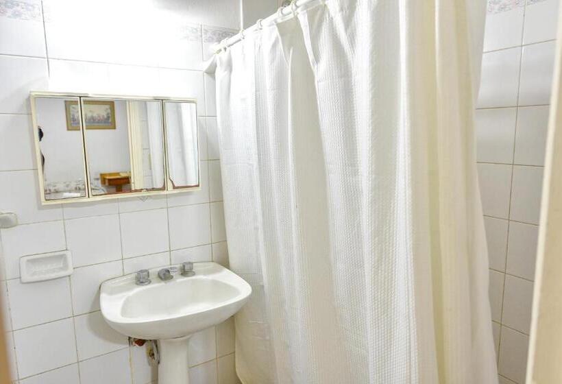 Четырехместный Номер Стандарт, Simón