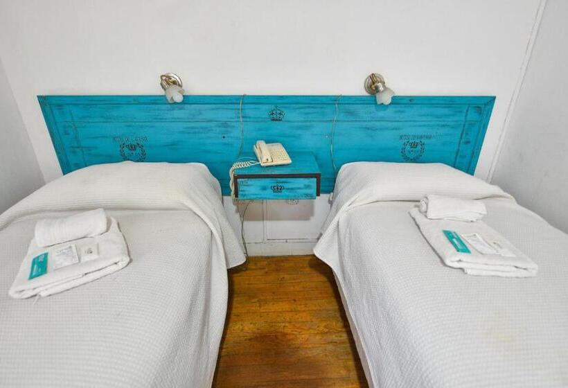 Трехместный Номер Классика, Simón