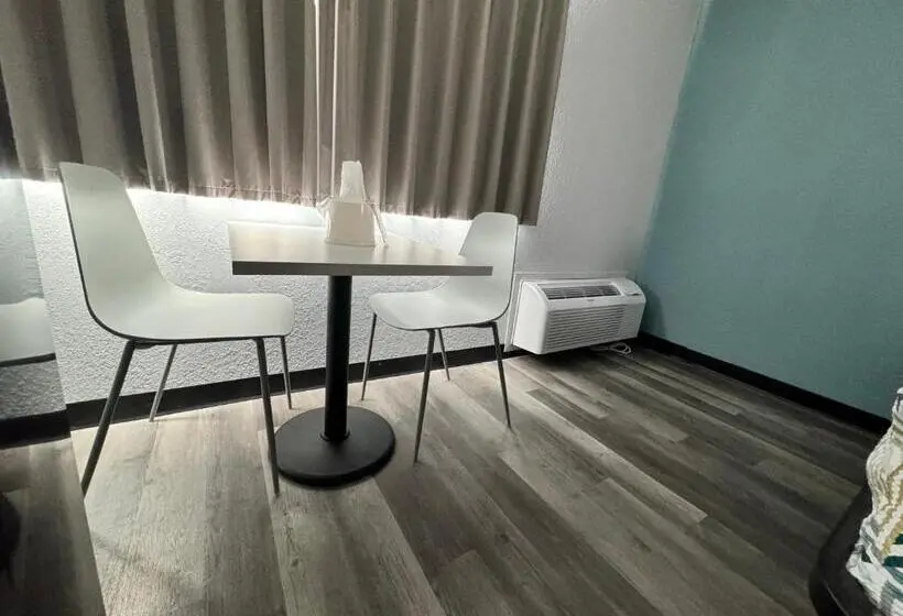 اتاق لوکس با تخت بزرگ, Studio 6 Suites East Syracuse Airport