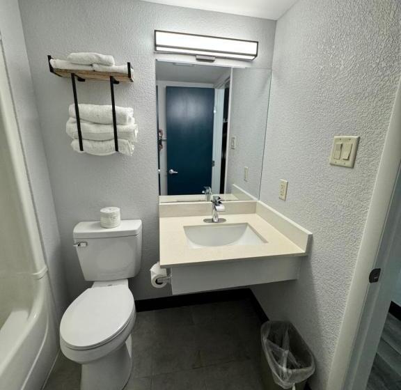 스탠다드 룸 킹사이즈 침대, Studio 6 Suites East Syracuse Airport