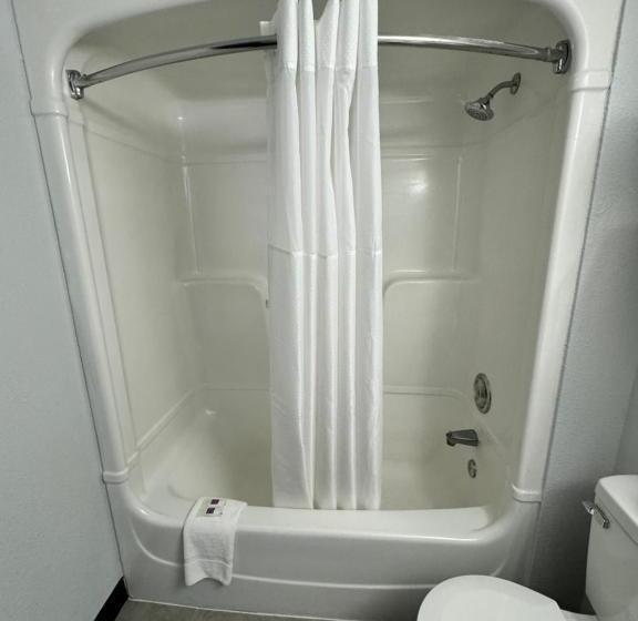 带大床的豪华间, Studio 6 Suites East Syracuse Airport